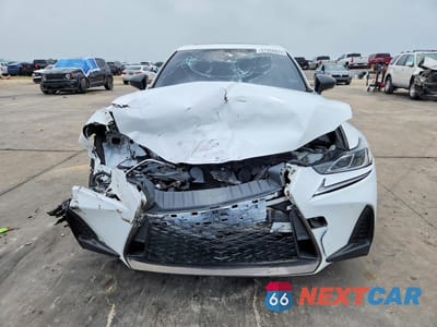 Piąte zdjęcie samochodu w środku: 2019 LEXUS IS 300 VIN:JTHBA1D28K5099954 - miniatura