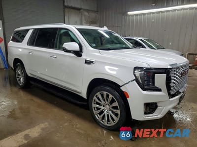 Czwarte zdjęcie samochodu z boku: 2022 GMC YUKON XL DENALI VIN:1GKS2JKLXNR240583 - miniatura