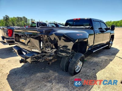 Trzecie zdjęcie samochodu z tyłu: 2017 CHEVROLET SILVERADO K3500 HIGH COUNTRY VIN:1GC4K1EY7HF204495 - miniatura