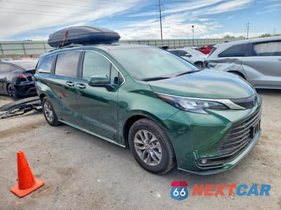 Czwarte zdjęcie samochodu z boku: 2025 TOYOTA SIENNA XLE 7-PASSENGER VIN:5TDJRKECXSS253061 - miniatura