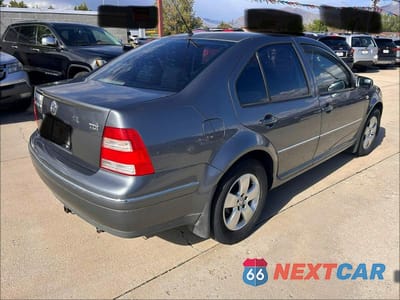 Czwarte zdjęcie samochodu z boku: 2004 VOLKSWAGEN JETTA GLS TDI VIN:3VWSR69M94M131368 - miniatura
