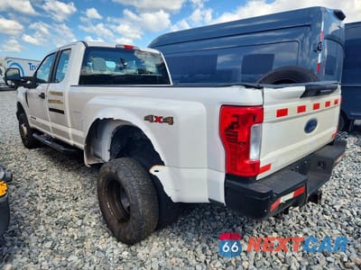 Trzecie zdjęcie samochodu z tyłu: 2019 FORD F350 SUPER DUTY VIN:1FT8X3DT0KEC36108 - miniatura