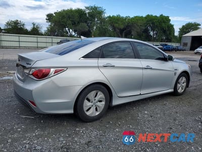 Trzecie zdjęcie samochodu z tyłu: 2013 HYUNDAI SONATA HYBRID BASE VIN:KMHEC4A42DA086252 - miniatura