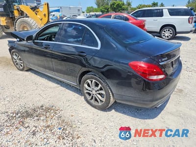 Drugie zdjęcie samochodu z przodu: 2016 MERCEDES-BENZ C 300 4MATIC VIN:55SWF4KB3GU125180 - miniatura