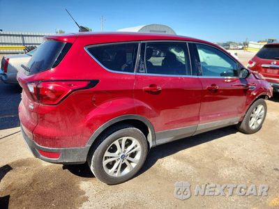 Trzecie zdjęcie samochodu z tyłu: 2019 FORD ESCAPE SE VIN:1FMCU0GD3KUA34869 - miniatura