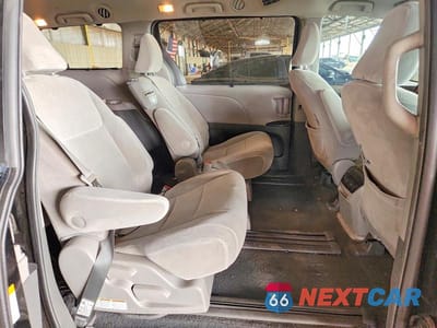 Zdjęcie 11 z 14 samochodu: 2019 TOYOTA SIENNA LE VIN:5TDKZ3DC1KS997191 - miniatura