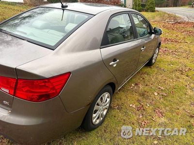 Czwarte zdjęcie samochodu z boku: 2010 KIA FORTE EX VIN:KNAFU4A28A5837795 - miniatura