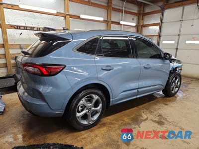 Trzecie zdjęcie samochodu z tyłu: 2023 FORD ESCAPE ST LINE VIN:1FMCU0MN9PUB20093 - miniatura