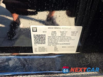Zdjęcie 10 z 10 samochodu: 2018 CHEVROLET SILVERADO C1500 LT VIN:1GCRCREC1JZ259602 - miniatura