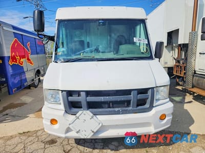 Piąte zdjęcie samochodu w środku: 2013 ISUZU NPR VIN:JALB4T176D7W00916 - miniatura