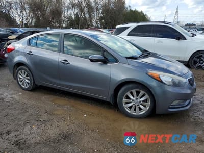 Czwarte zdjęcie samochodu z boku: 2014 KIA FORTE LX VIN:KNAFX4A64E5254754 - miniatura