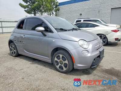 Czwarte zdjęcie samochodu z boku: 2016 FIAT 500 ELECTRIC VIN:3C3CFFGE0GT229280 - miniatura