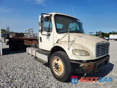 Czwarte zdjęcie samochodu z boku: 2015 FREIGHTLINER M2 106 MED - SEMI TRUCK VIN:3ALACWDT2FDGF5301 - miniatura
