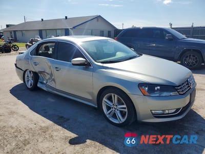 Czwarte zdjęcie samochodu z boku: 2013 VOLKSWAGEN PASSAT SEL VIN:1VWCN7A33DC092092 - miniatura