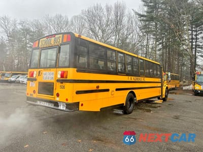 Czwarte zdjęcie samochodu z boku: 2015 FREIGHTLINER CHASSIS B2B VIN:4UZABRDU3FCGJ8502 - miniatura