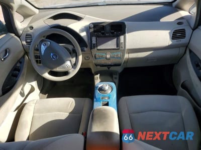 Zdjęcie 8 z 12 samochodu: 2011 NISSAN LEAF SV VIN:JN1AZ0CP6BT000298 - miniatura