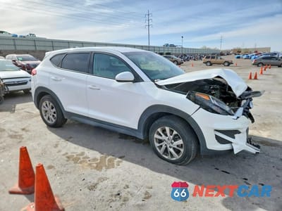 Czwarte zdjęcie samochodu z boku: 2019 HYUNDAI TUCSON SE VIN:KM8J23A40KU838554 - miniatura