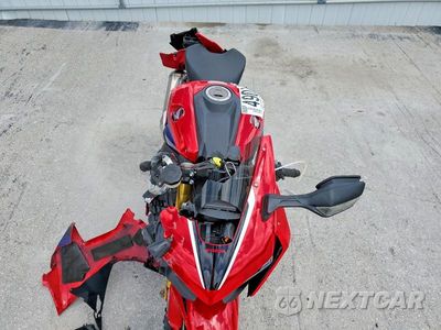 Piąte zdjęcie samochodu w środku: 2022 HONDA CBR1000 RR VIN:JH2SC771XNK500080 - miniatura