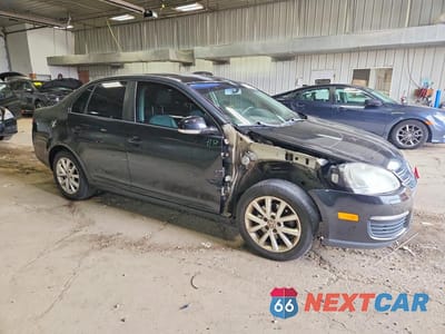 Czwarte zdjęcie samochodu z boku: 2010 VOLKSWAGEN JETTA LIMITED VIN:3VWAX7AJ3AM130849 - miniatura