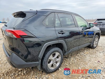 Trzecie zdjęcie samochodu z tyłu: 2022 TOYOTA RAV4 HYBRID XLE VIN:JTMRWRFV7ND137790 - miniatura