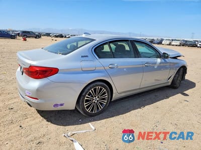Trzecie zdjęcie samochodu z tyłu: 2019 BMW 530E VIN:WBAJA9C56KB389101 - miniatura