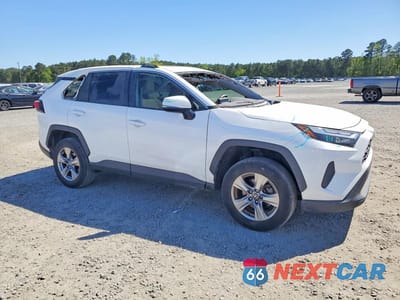 Czwarte zdjęcie samochodu z boku: 2023 TOYOTA RAV4 XLE VIN:2T3W1RFV6PC239817 - miniatura