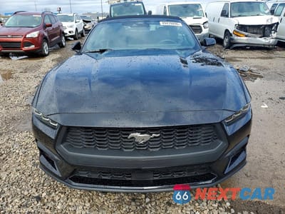 Piąte zdjęcie samochodu w środku: 2024 FORD MUSTANG VIN:1FAGP8UH8R5106243 - miniatura