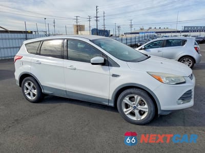 Czwarte zdjęcie samochodu z boku: 2014 FORD ESCAPE SE VIN:1FMCU0GX8EUC69914 - miniatura