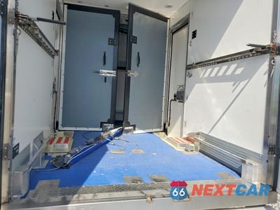 Zdjęcie 10 z 13 samochodu: 2023 FORD E350 REFRIGERATED BOX TRUCK VIN:1FDWE3FK9PDD14783 - miniatura