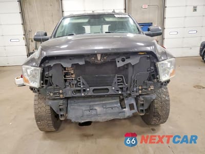 Piąte zdjęcie samochodu w środku: 2018 RAM 3500 BIG HORN 4WD 6.4L V8 VIN:3C63R3DJ6JG214597 - miniatura