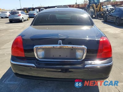 Zdjęcie 6 z 12 samochodu: 2003 LINCOLN TOWN CAR SIGNATURE VIN:1LNHM82WX3Y641875 - miniatura