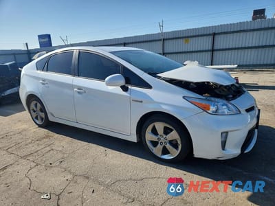 Czwarte zdjęcie samochodu z boku: 2013 TOYOTA PRIUS PERSONA SERIES SE VIN:JTDKN3DU1D5593983 - miniatura