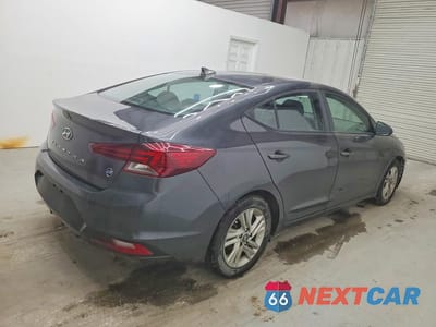 Trzecie zdjęcie samochodu z tyłu: 2020 HYUNDAI ELANTRA SEL VIN:5NPD84LFXLH585002 - miniatura