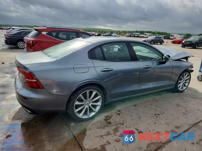 Trzecie zdjęcie samochodu z tyłu: 2021 VOLVO S60 T5 MOMENTUM VIN:7JR102TZ4MG113524 - miniatura