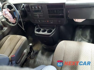 Zdjęcie 8 z 13 samochodu: 2023 CHEV EXPRESS G2500 VIN:1GCWGAFP0P1232201 - miniatura