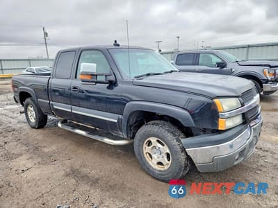 Czwarte zdjęcie samochodu z boku: 2003 CHEVROLET SILVERADO K1500 VIN:2GCEK19T131112074 - miniatura