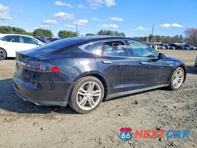 Trzecie zdjęcie samochodu z tyłu: 2016 TESLA MODEL S VIN:5YJSA1E1XGF124219 - miniatura