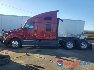 Trzecie zdjęcie samochodu z tyłu: 2020 KENWORTH CONSTRUCTION T680 VIN:1XKYDP9X9LJ410668 - miniatura