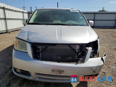 Piąte zdjęcie samochodu w środku: 2010 DODGE GRAND CARAVAN SXT VIN:2D4RN5D14AR259514 - miniatura