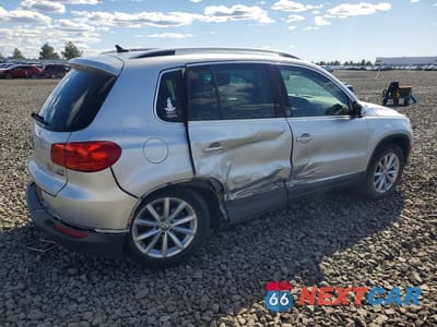 Trzecie zdjęcie samochodu z tyłu: 2017 VOLKSWAGEN TIGUAN WOLFSBURG VIN:WVGSV7AX0HK005936 - miniatura