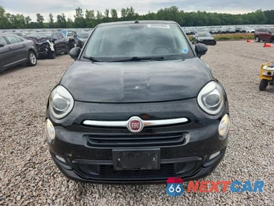 Piąte zdjęcie samochodu w środku: 2016 FIAT 500X VIN:ZFBCFYDT2GP389162 - miniatura