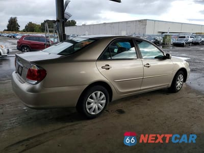 Trzecie zdjęcie samochodu z tyłu: 2005 TOYOTA CAMRY LE VIN:4T1BE32K75U393162 - miniatura