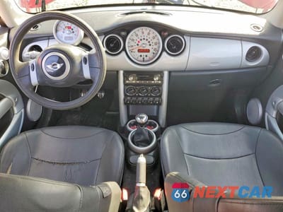Zdjęcie 8 z 13 samochodu: 2004 MINI COOPER VIN:WMWRC33484TC49889 - miniatura