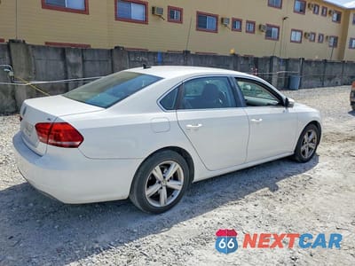Trzecie zdjęcie samochodu z tyłu: 2012 VOLKSWAGEN PASSAT SE VIN:1VWBP7A35CC017480 - miniatura