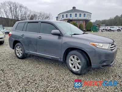 Czwarte zdjęcie samochodu z boku: 2011 TOYOTA HIGHLANDER BASE VIN:5TDZK3EH1BS044476 - miniatura
