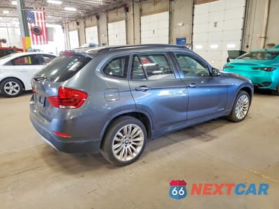 Trzecie zdjęcie samochodu z tyłu: 2015 BMW X1 XDRIVE28I VIN:WBAVL1C51FVY33406 - miniatura