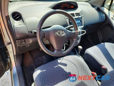 Zdjęcie 8 z 12 samochodu: 2009 TOYOTA YARIS BASE VIN:JTDJT903895258437 - miniatura