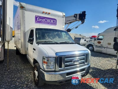 Czwarte zdjęcie samochodu z boku: 2015 FORD E350 BOX TRUCK VIN:1FDWE3FL2FDA20696 - miniatura