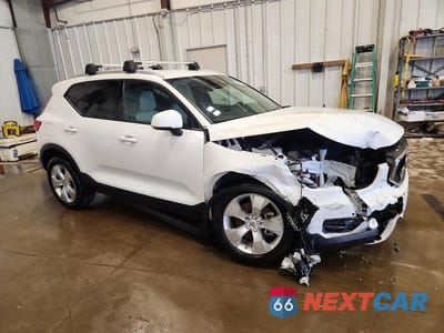 Czwarte zdjęcie samochodu z boku: 2020 VOLVO XC40 T4 MOMENTUM VIN:YV4AC2HK9L2326768 - miniatura