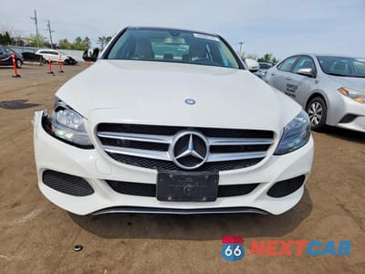 Piąte zdjęcie samochodu w środku: 2017 MERCEDES-BENZ C 300 4MATIC VIN:55SWF4KB0HU211788 - miniatura